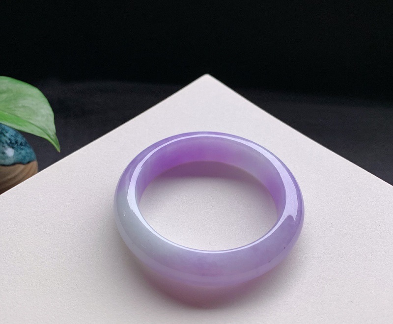 Khám phá về bạch ngọc ánh tím