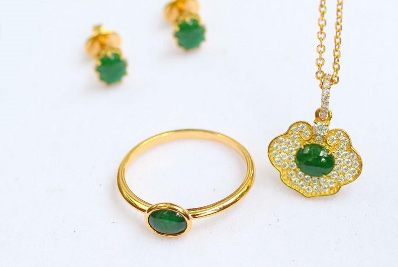 Trang sức ngọc phỉ thúy phù hợp với người có cá tính mạnh mẽ, quyết đoán