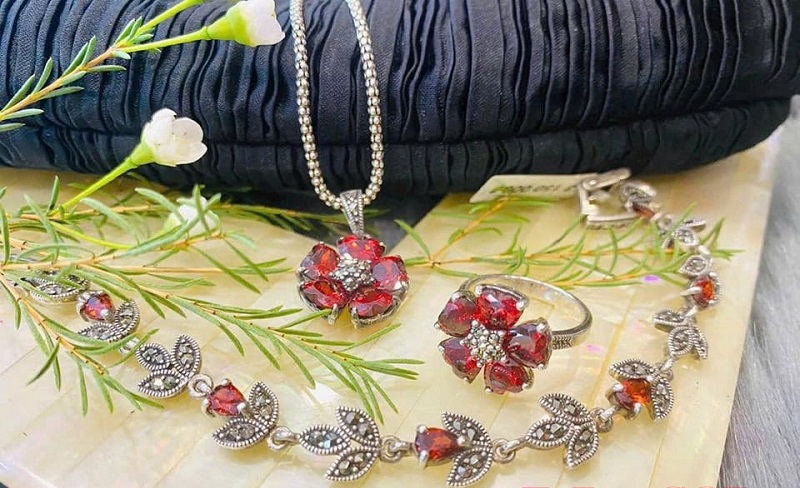 Tìm hiểu lý do người hướng ngoại nên chọn trang sức ngọc