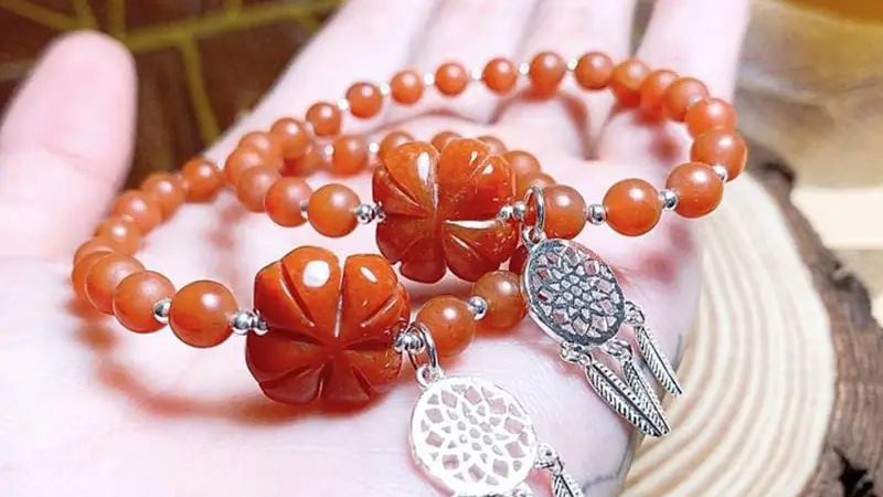 Mua vòng ngọc huyết chất lượng tại King Jades