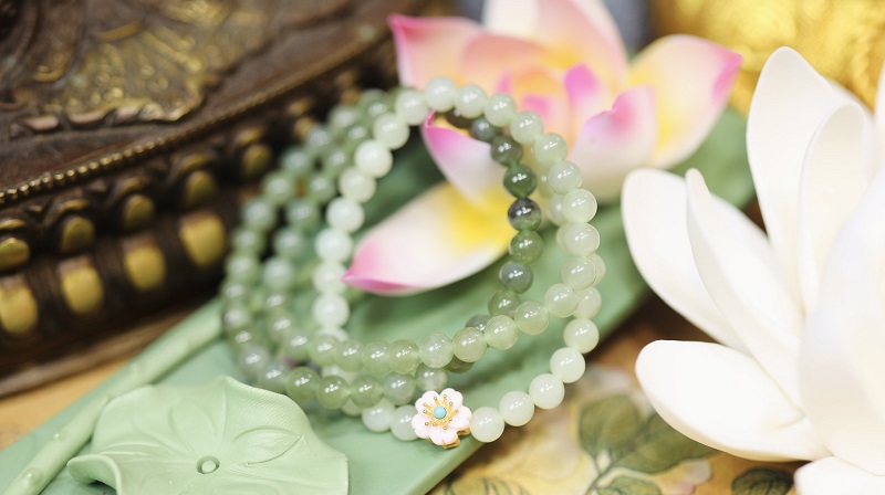 Ngọc Hòa Điền phù hợp với người tuổi Sửu