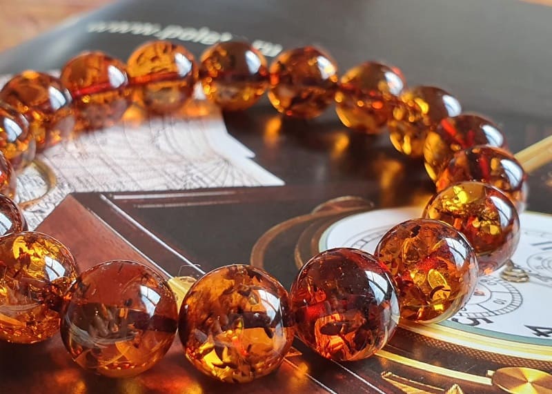 Ngọc hổ phách phù hợp cho mùa thu ấm áp