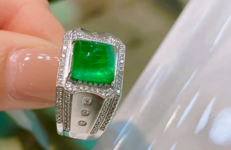 Nên chọn nhẫn ngọc nam chất lượng có kiểu dáng và màu sắc phù hợp