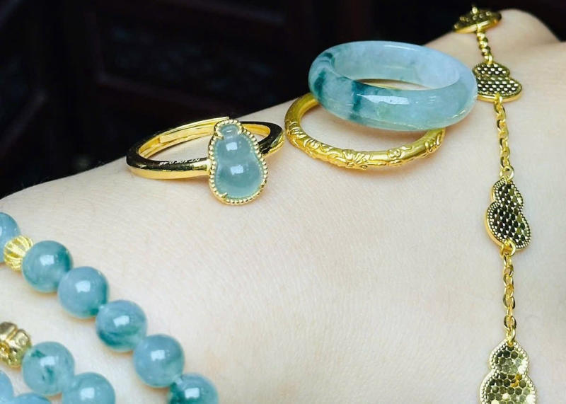 Trang sức ngọc dành cho mùa lễ hội