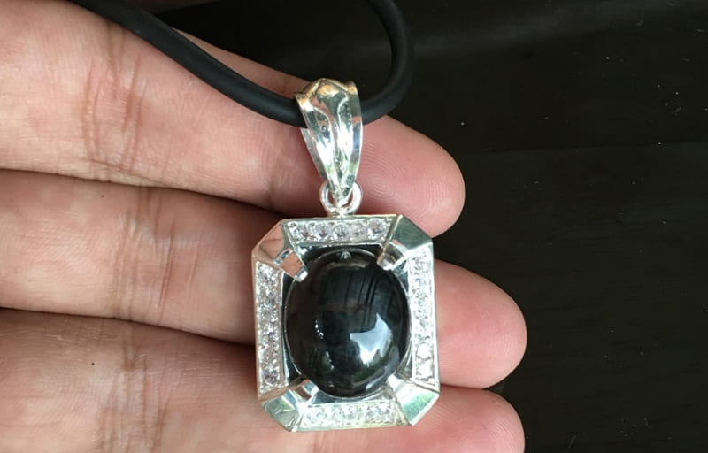 Trang sức ngọc đen sang trọng dành cho nam