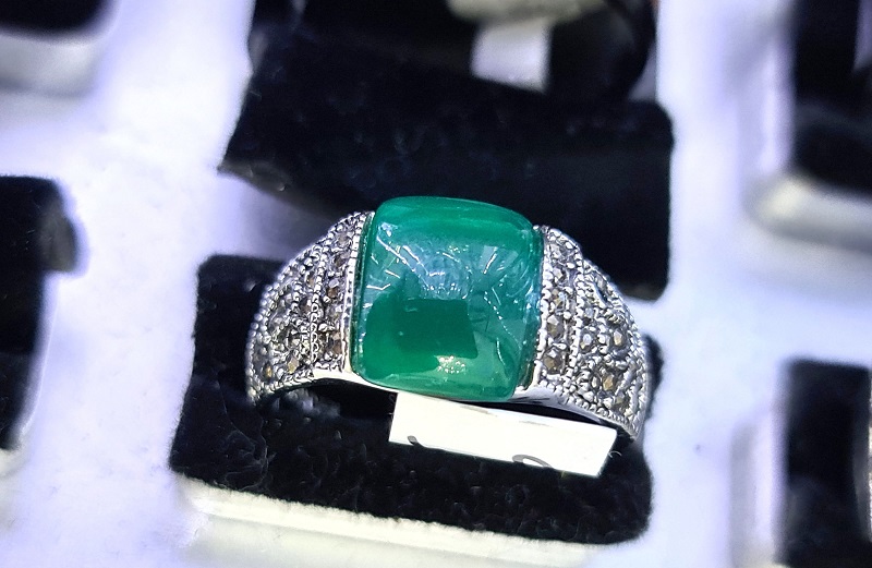 Chia sẻ cách chọn trang sức ngọc nam phù hợp