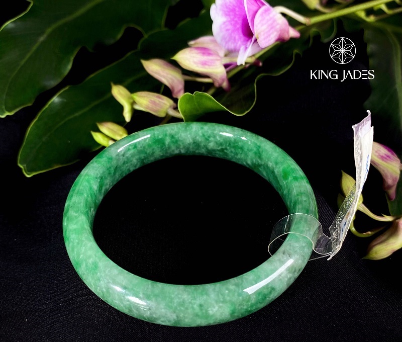 King Jade cung cấp trang sức ngọc tự nhiên chất lượng thượng hạng