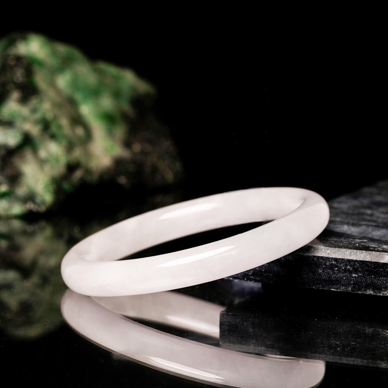 Tìm hiểu về vòng bạch ngọc