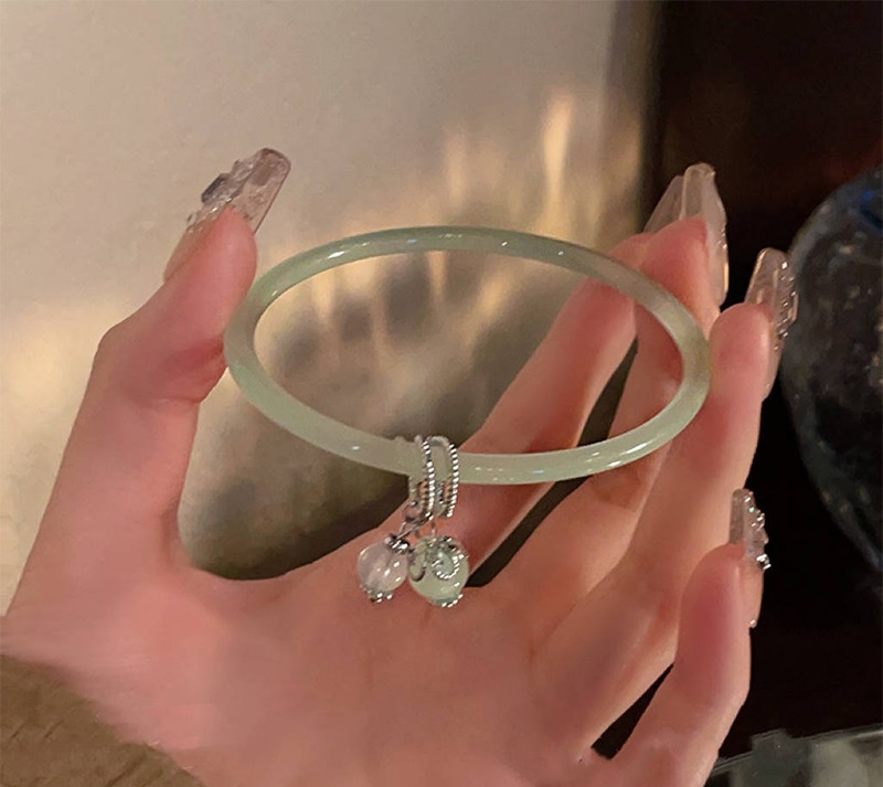 Khám phá mẫu vòng ngọc dành riêng cho phái nữ yêu thích sự nhẹ nhàng, trong trẻo