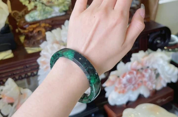 Sự kết hợp hoàn hảo của ngọc Sơn Thủy và bản vuông