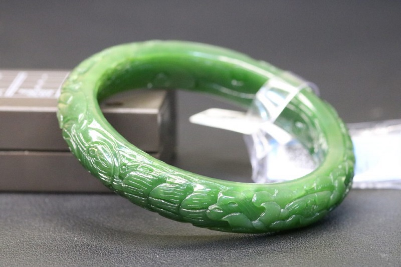 Vòng tay ngọc bích hỗ trợ giấc ngủ